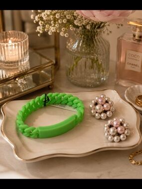 Marc By Marc Jacobs Neon Green Silicone Bracelet And Pearl  Clip On Earings